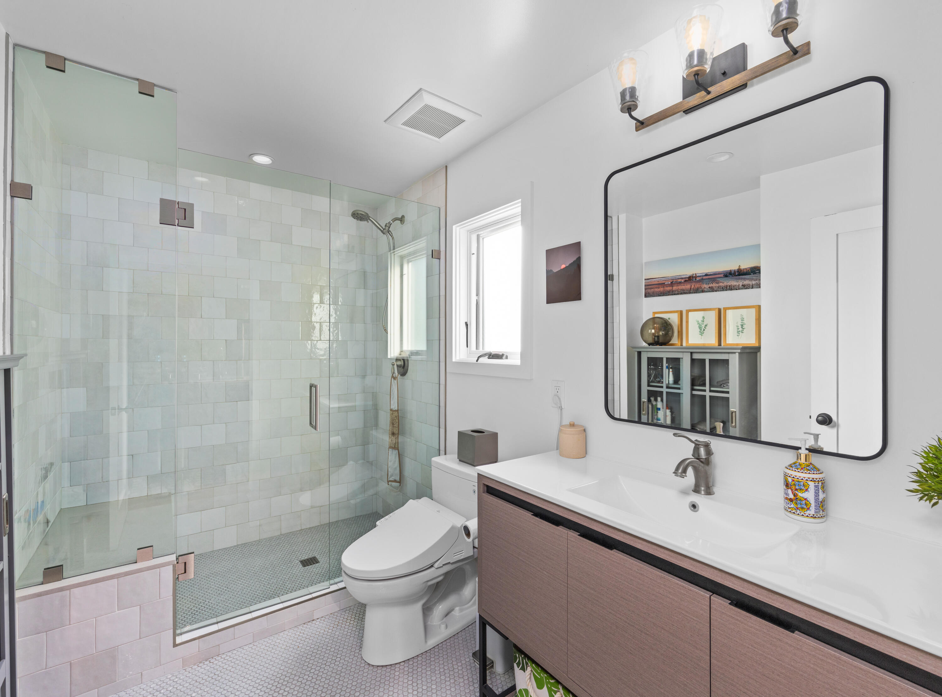 807 W Mission Street