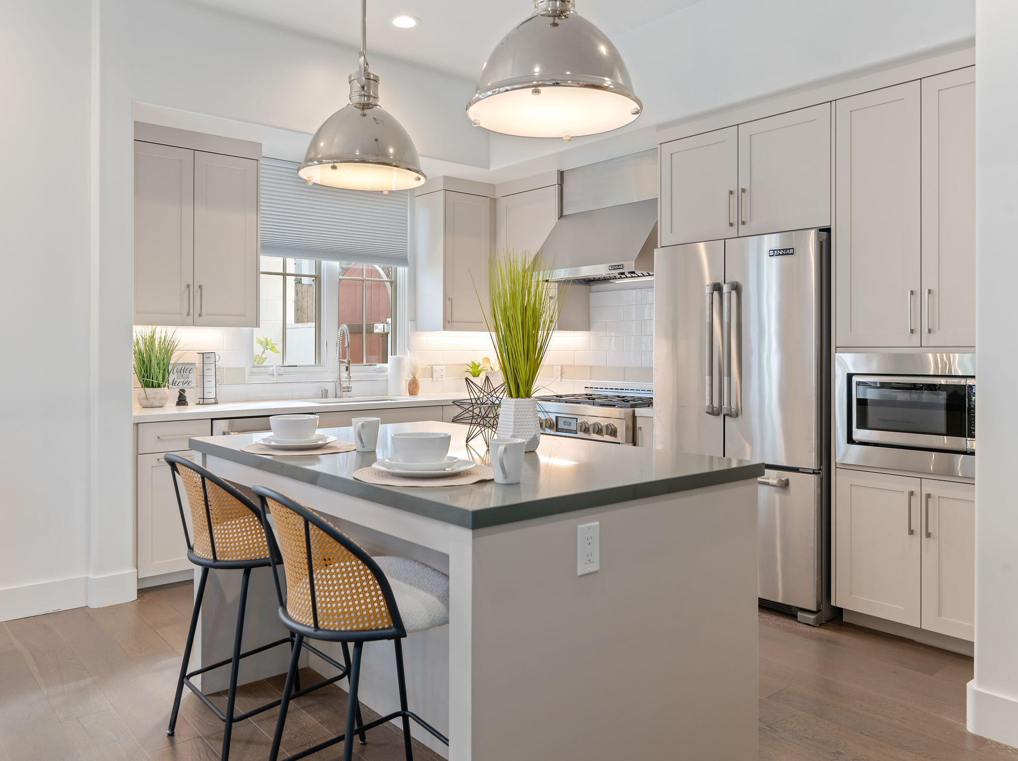 3728 State Street, 136