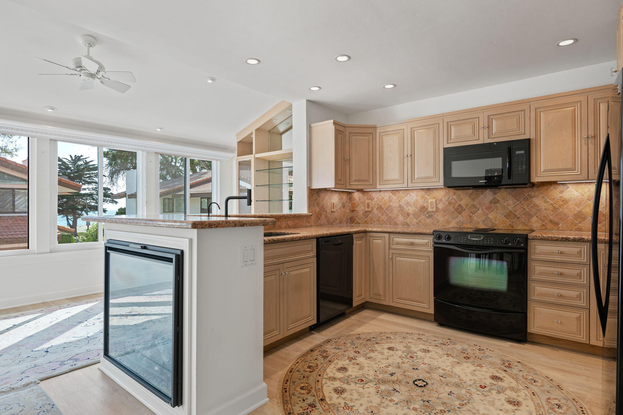 659 Del Parque Drive, E