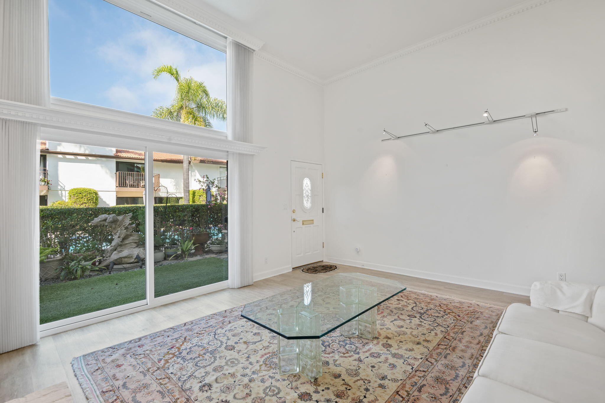 659 Del Parque Drive, E