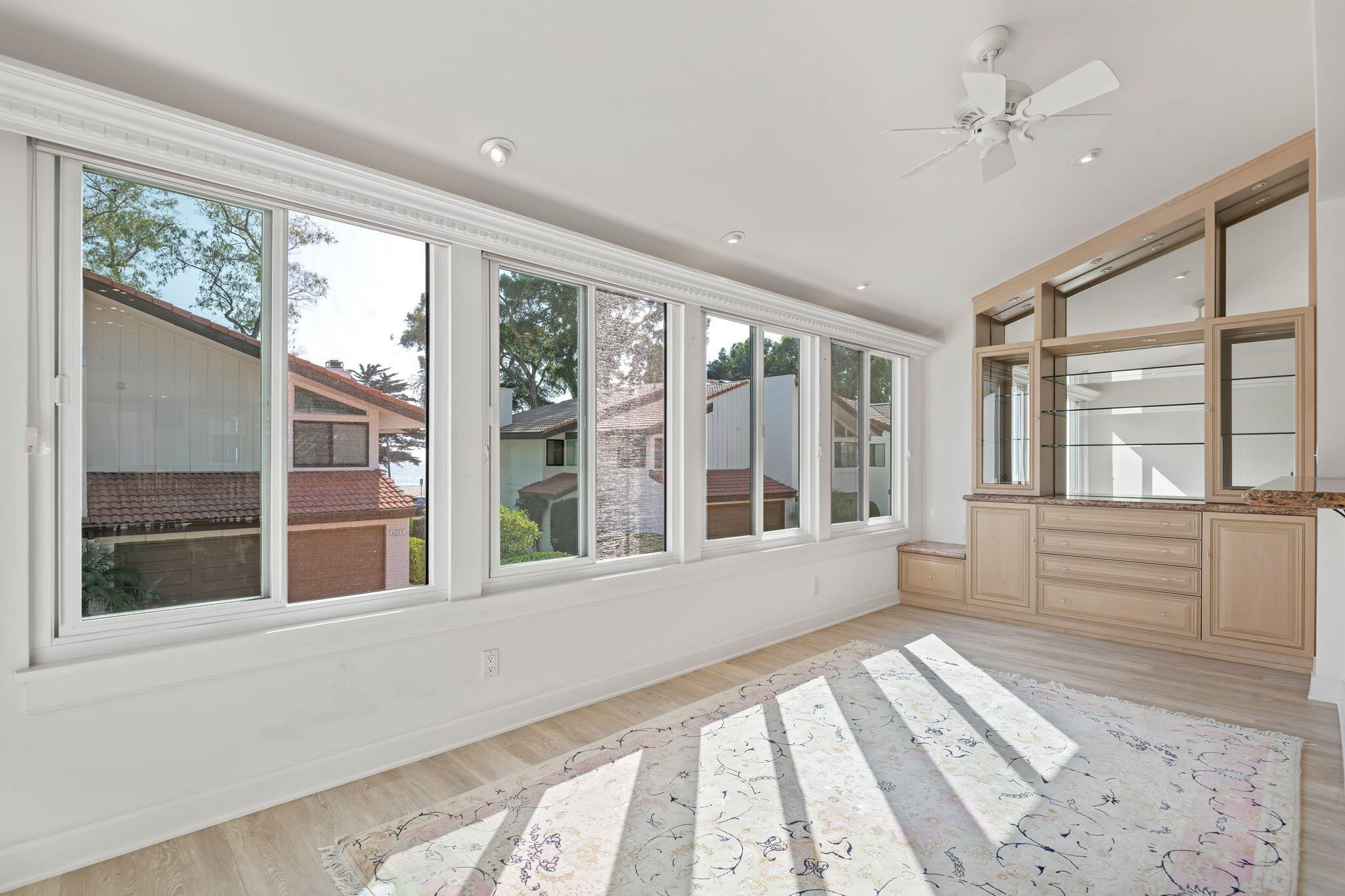 659 Del Parque Drive, E