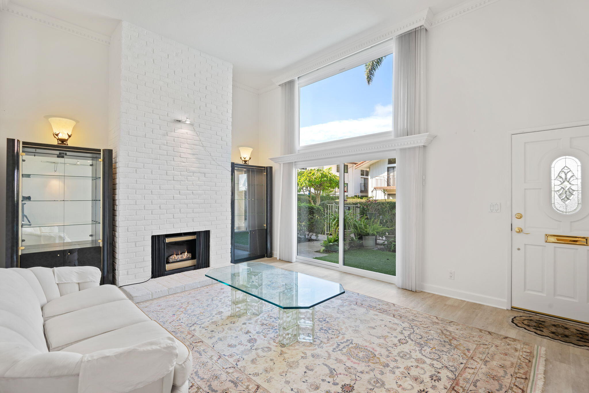 659 Del Parque Drive, E