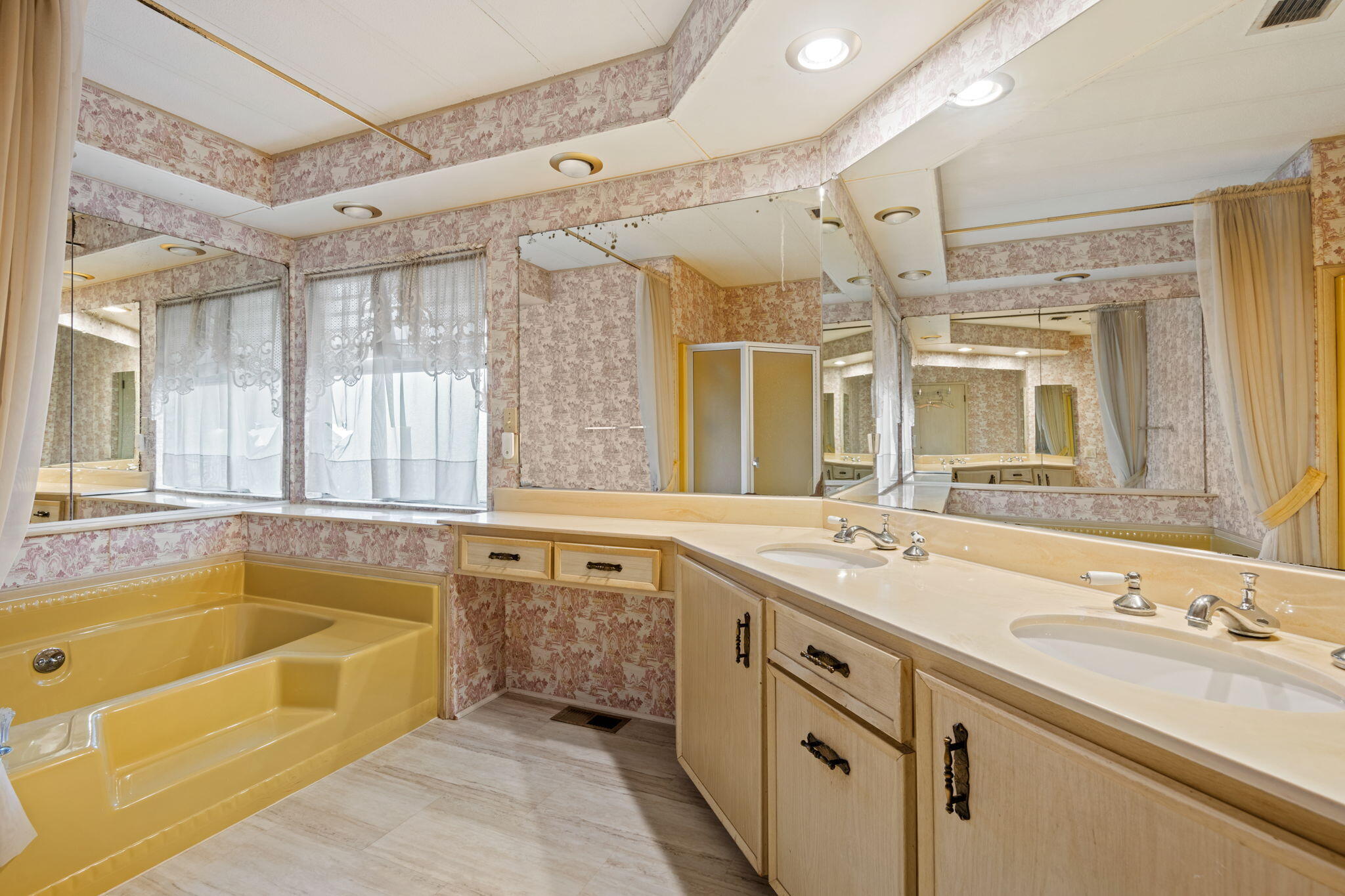 3950 Via Real, Spc 103