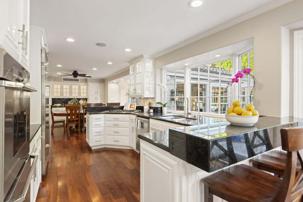 406 Lincolnwood Place