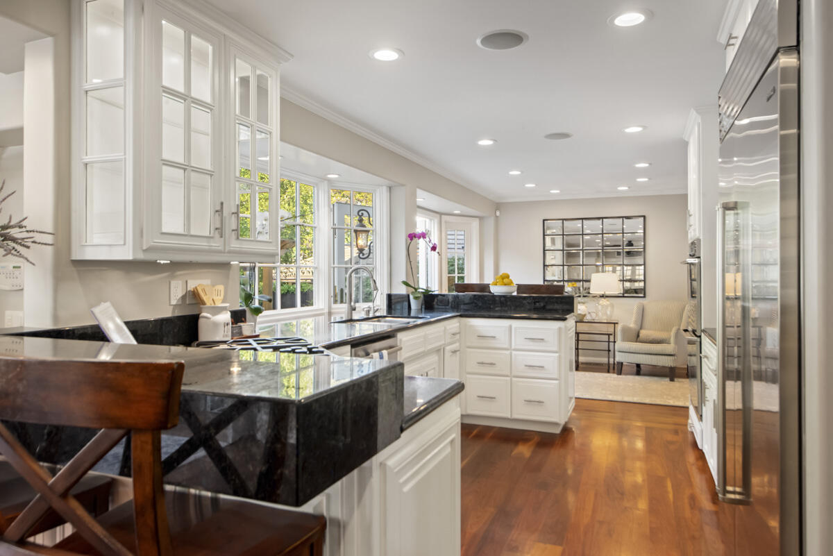 406 Lincolnwood Place