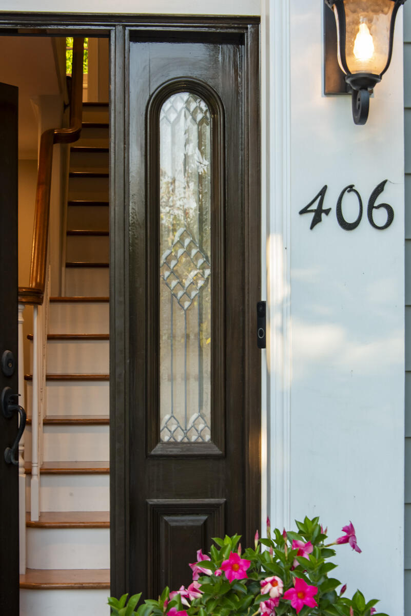 406 Lincolnwood Place