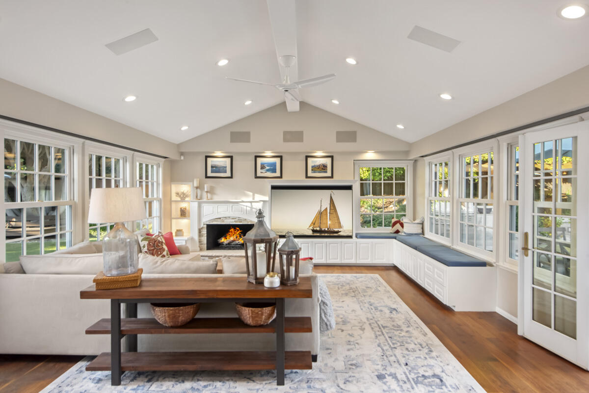 406 Lincolnwood Place