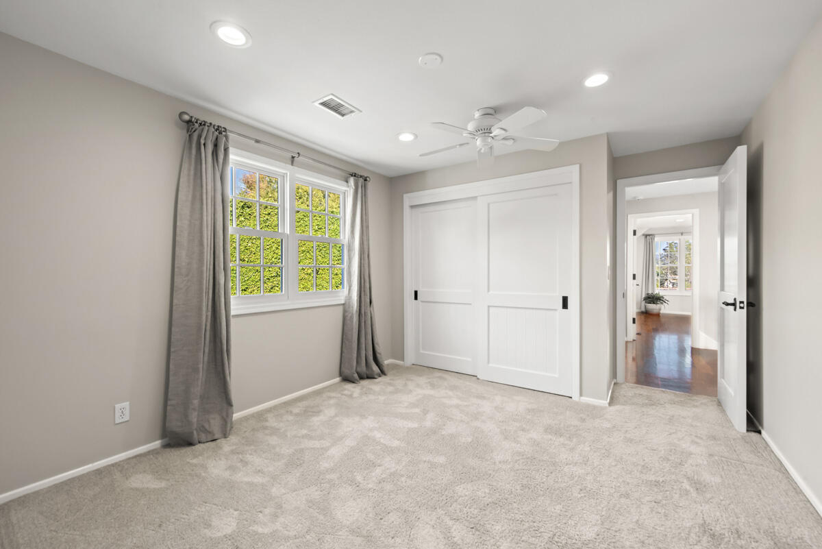 406 Lincolnwood Place
