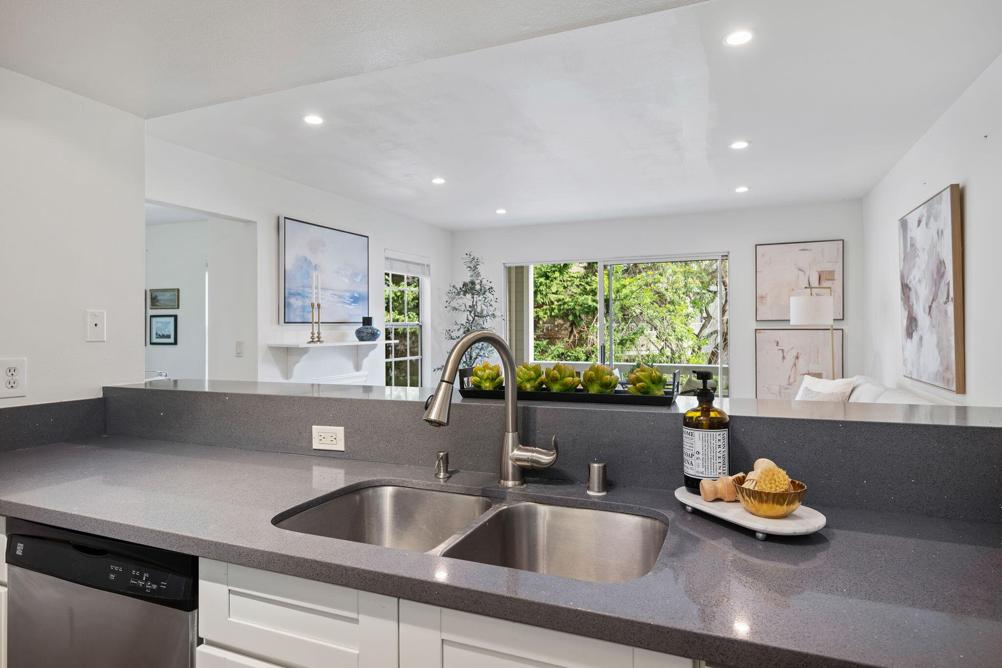 7634 Hollister Avenue 256