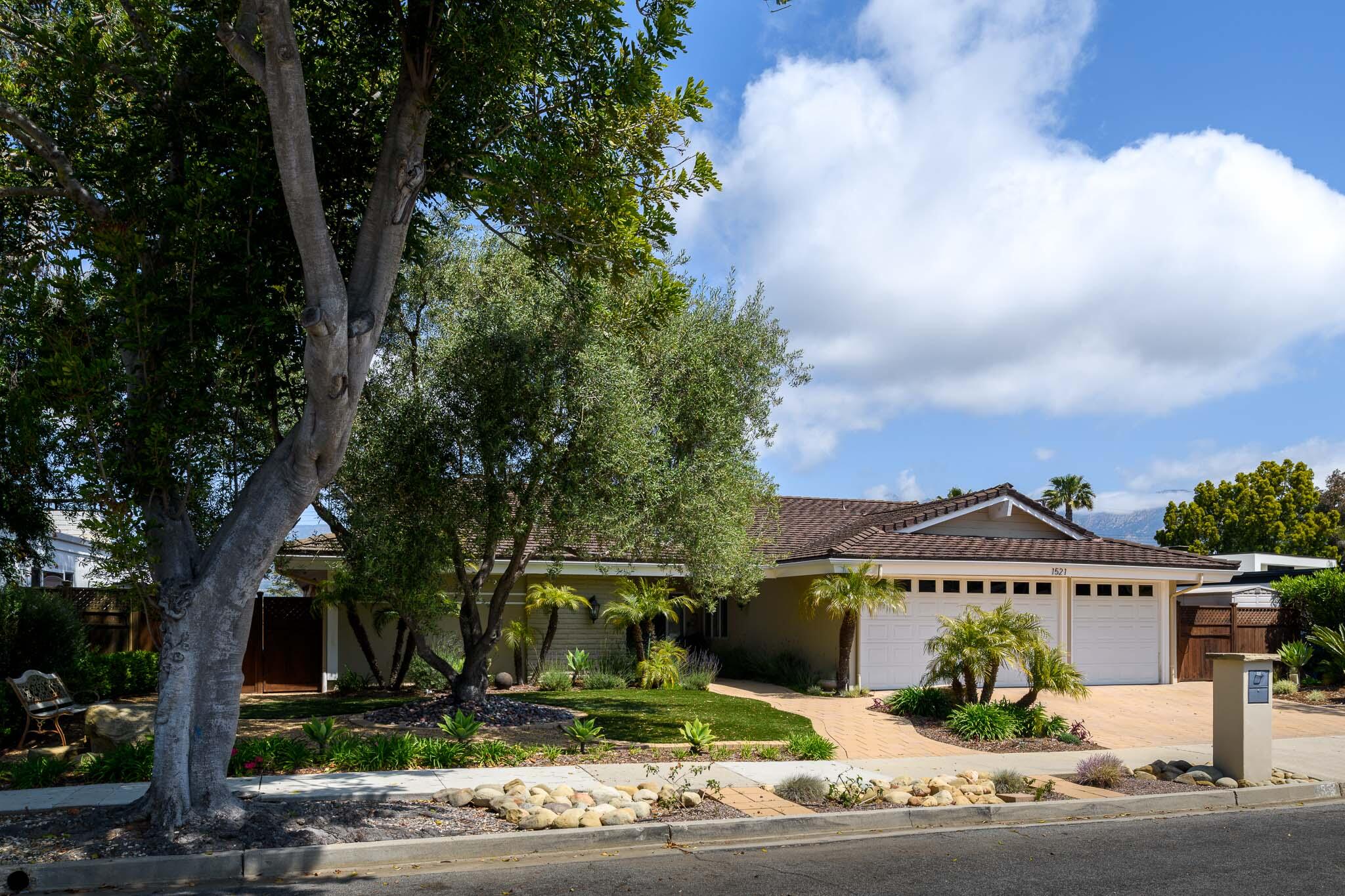 1521 Crestline Drive