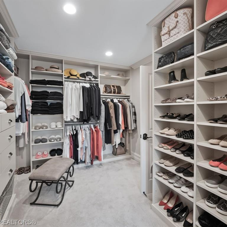555 Vinewood Avenue