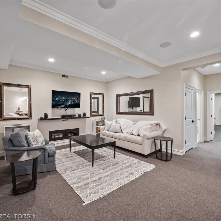 555 Vinewood Avenue
