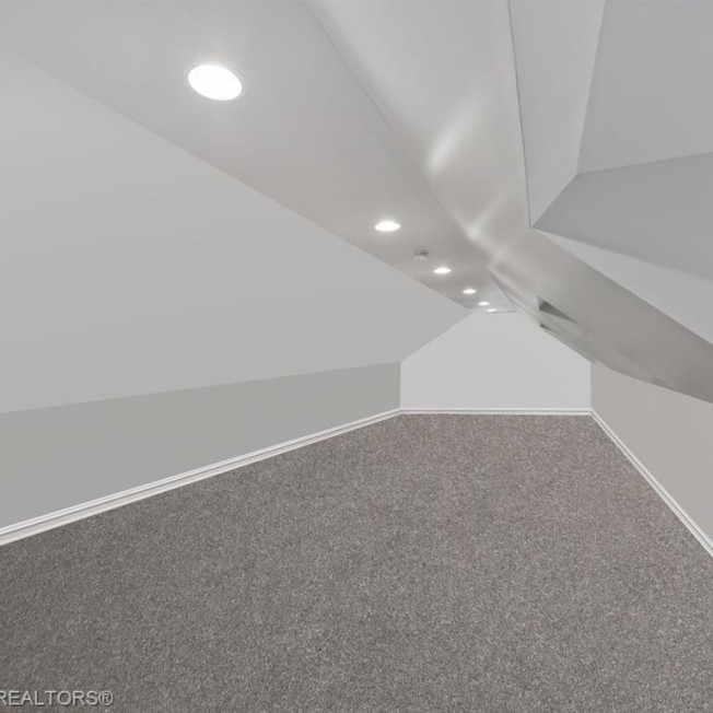 555 Vinewood Avenue
