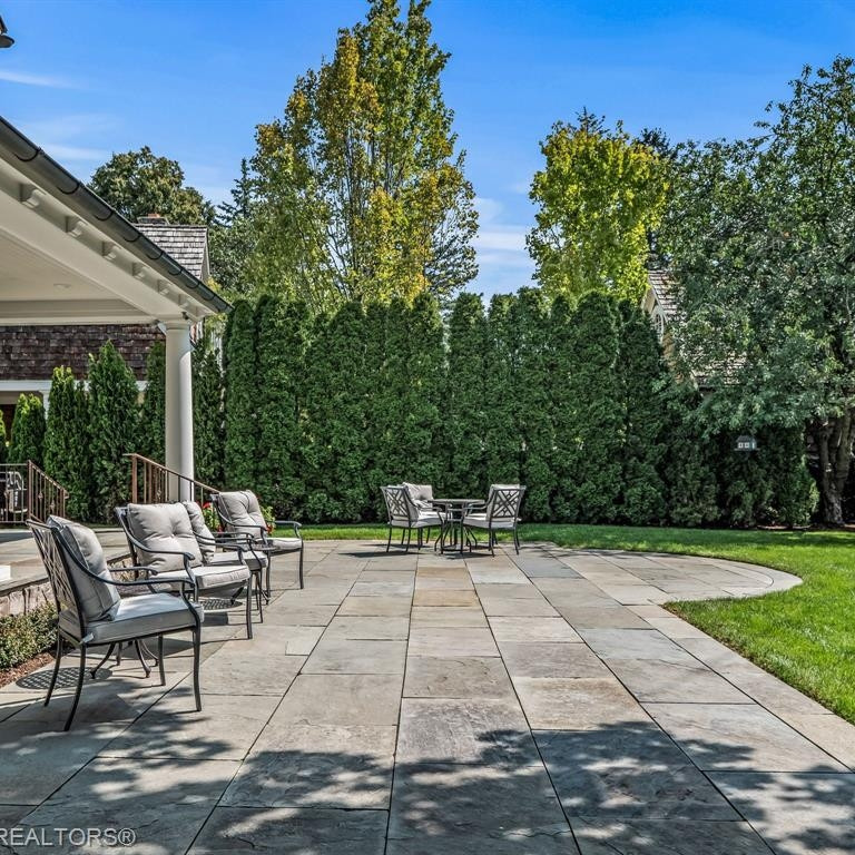 555 Vinewood Avenue