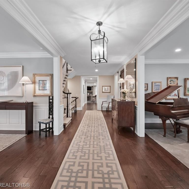 555 Vinewood Avenue
