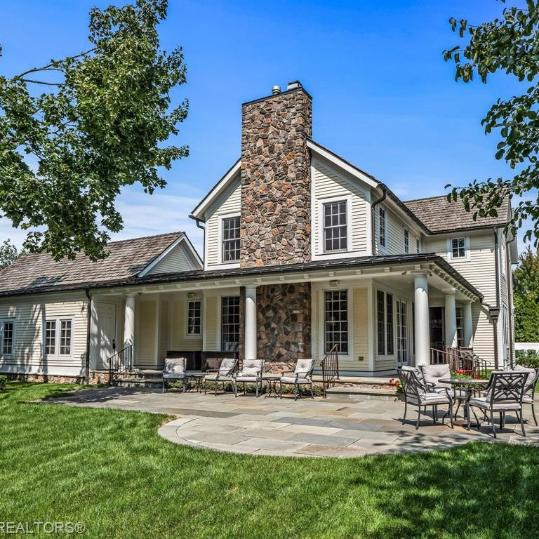 555 Vinewood Avenue