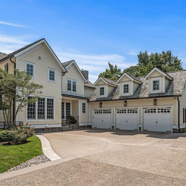 555 Vinewood Avenue