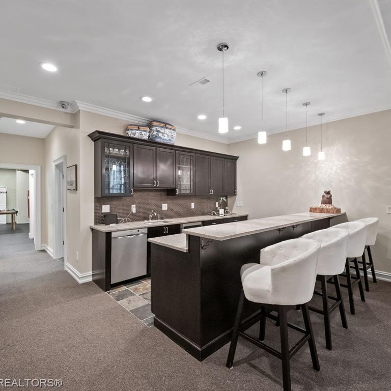 555 Vinewood Avenue