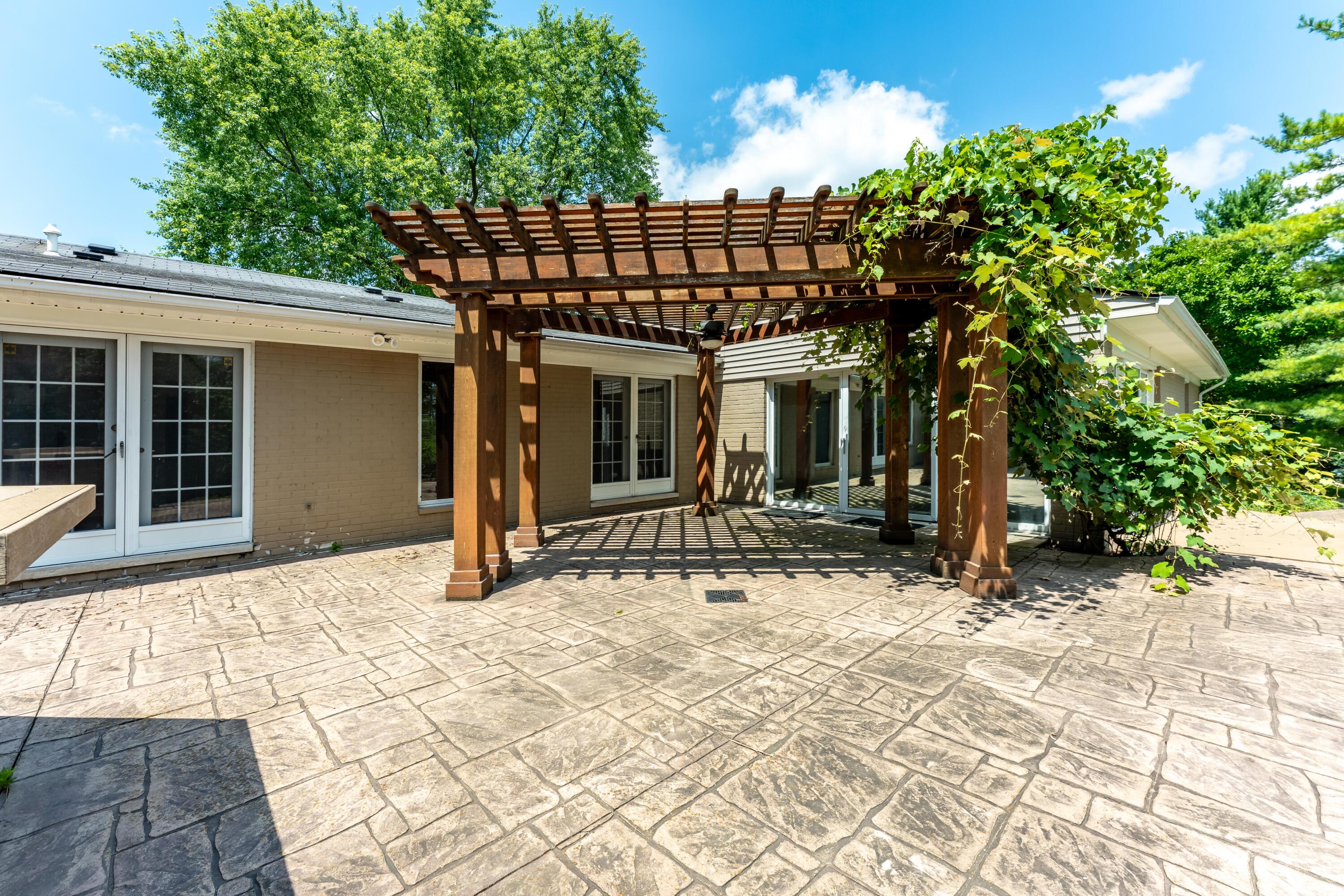 3275 Chickering Lane