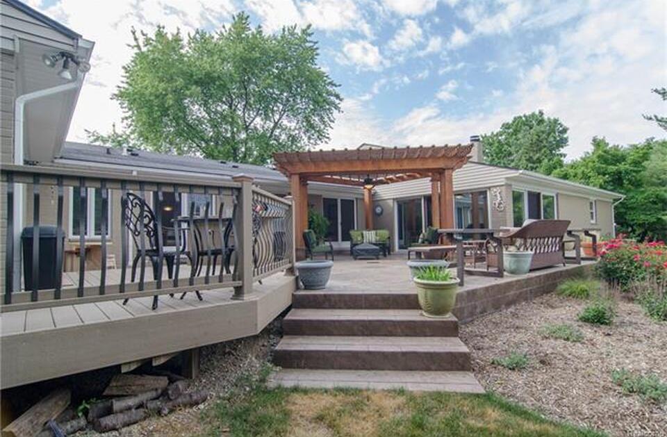 3275 Chickering Lane