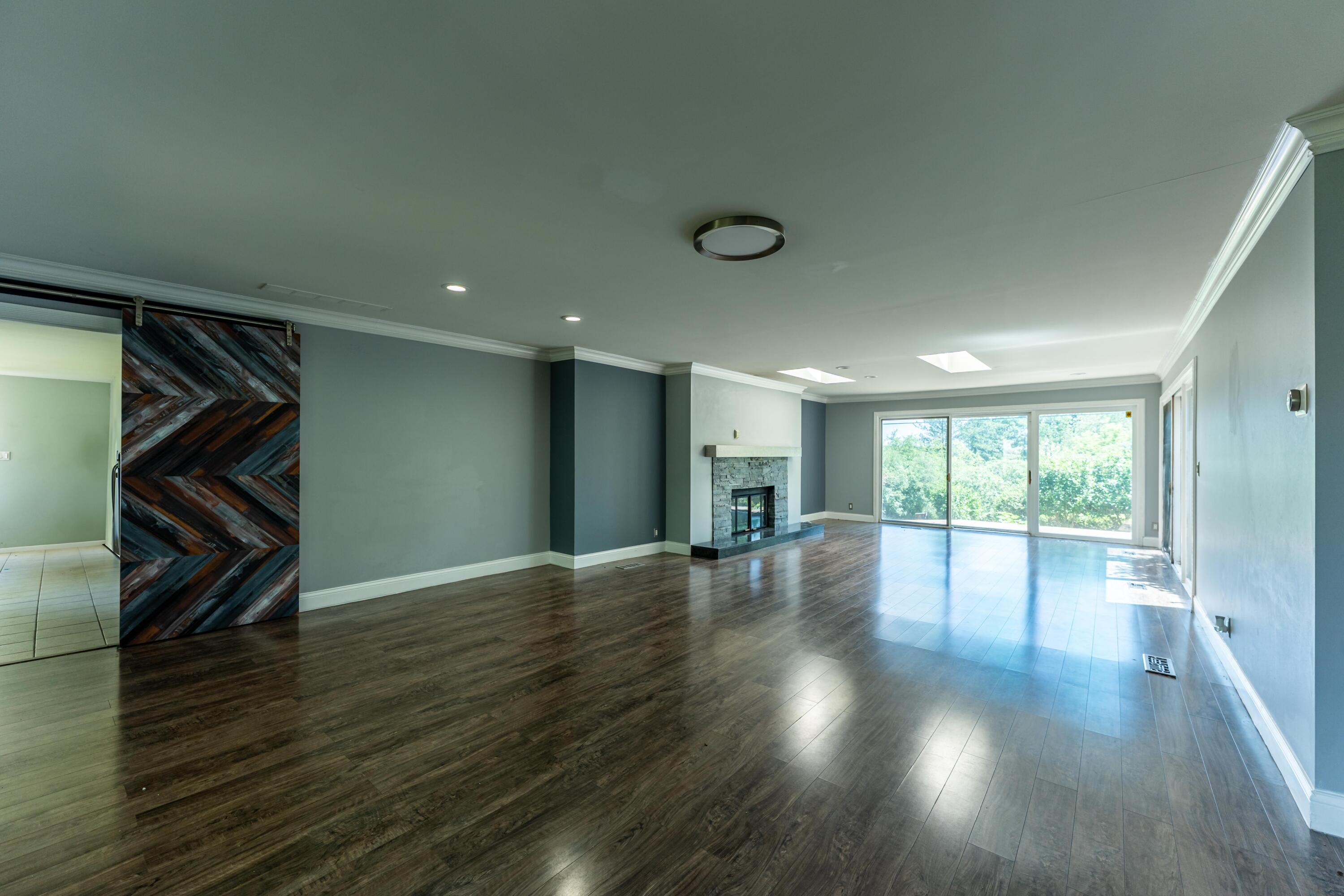3275 Chickering Lane
