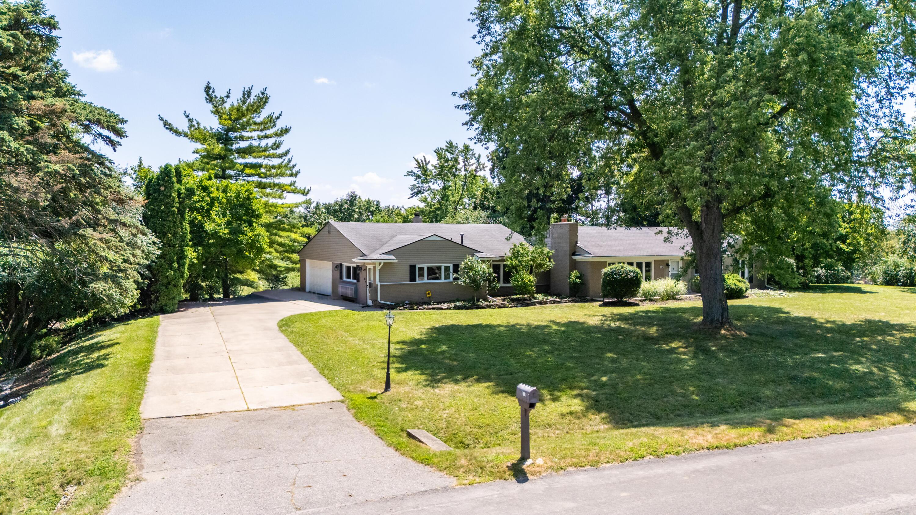 3275 Chickering Lane