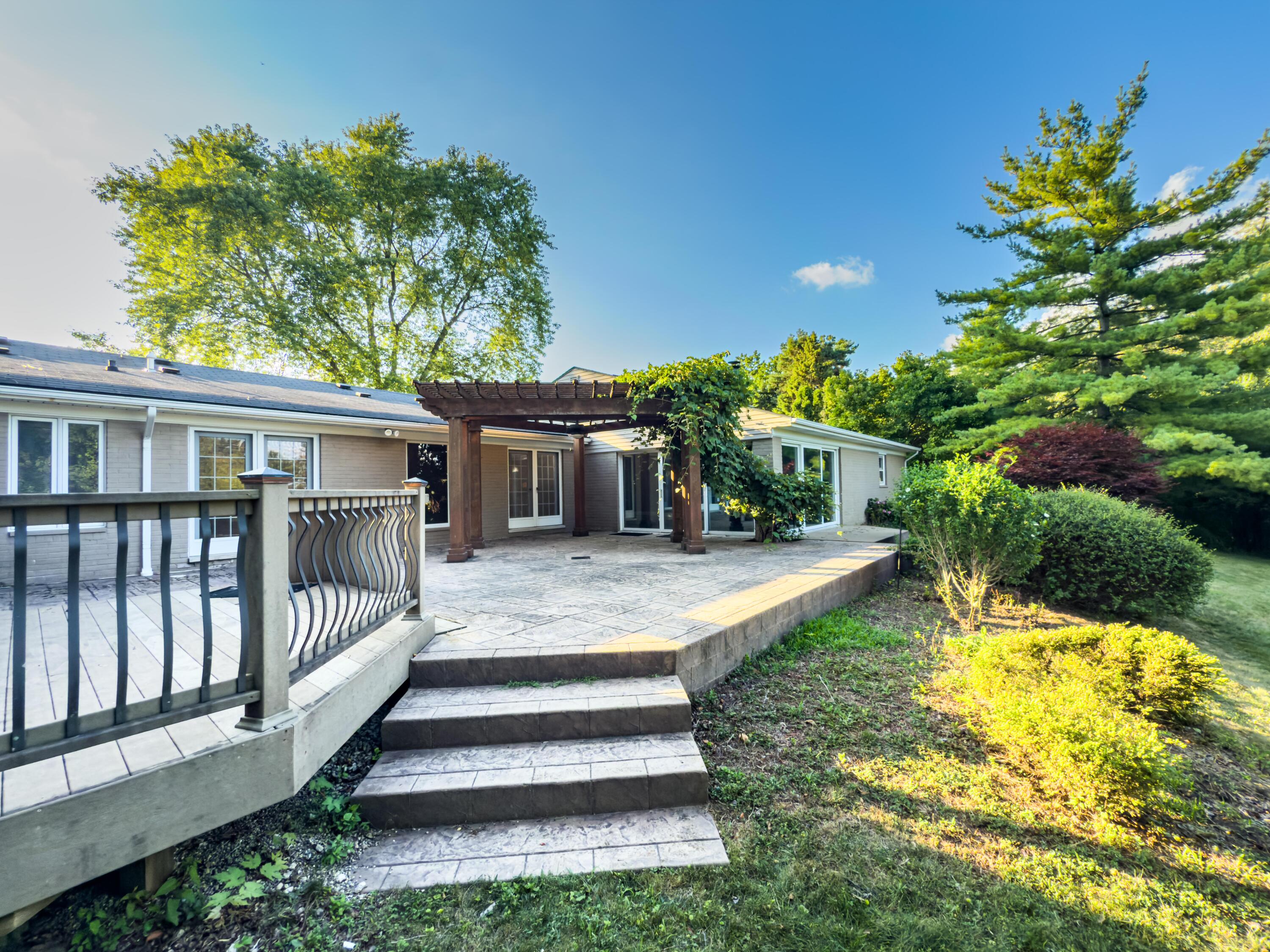 3275 Chickering Lane