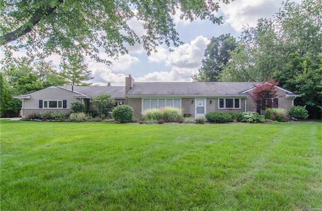 3275 Chickering Lane