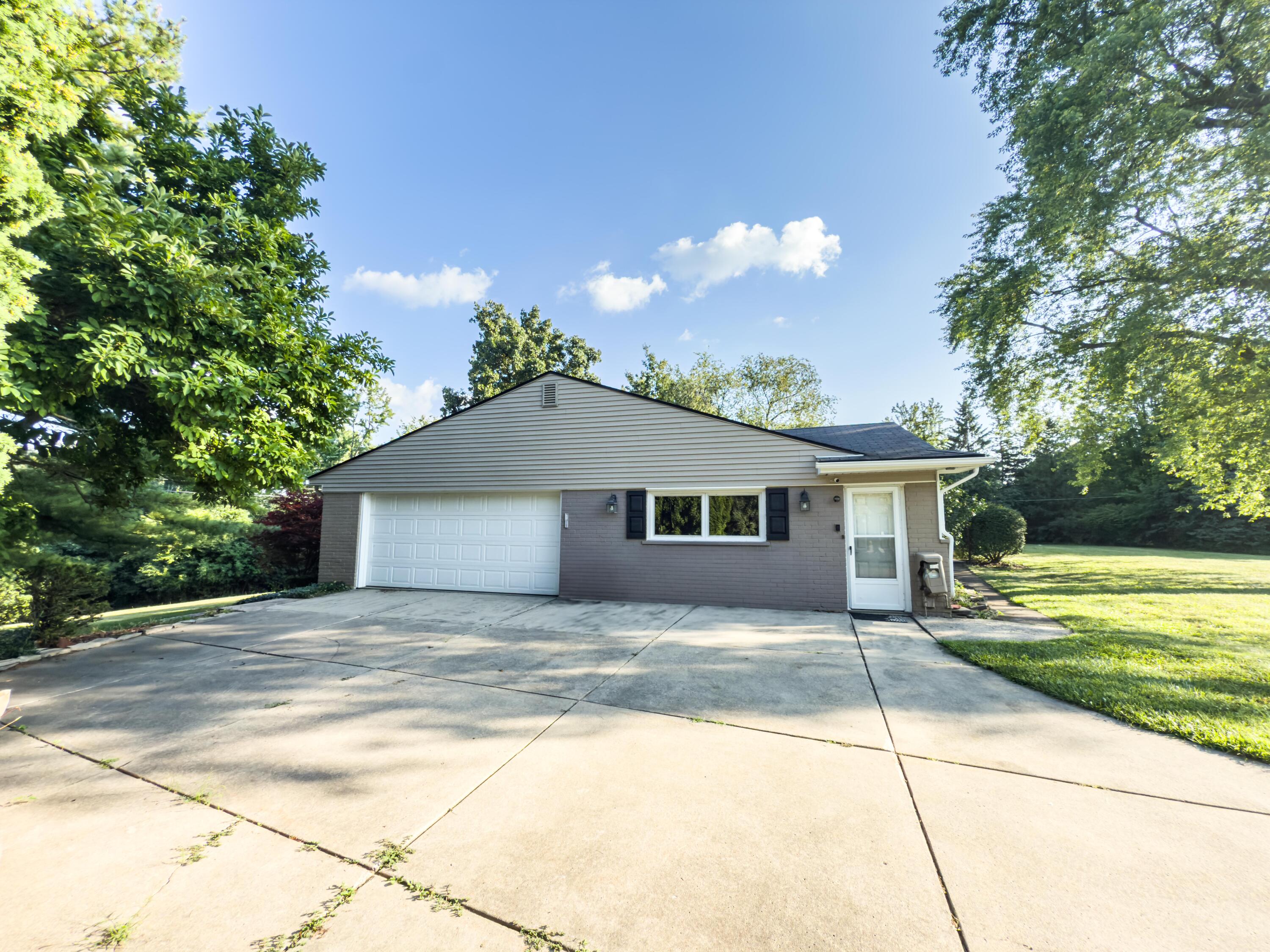 3275 Chickering Lane
