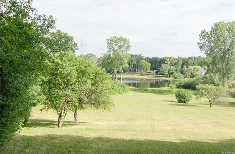 3275 Chickering Lane
