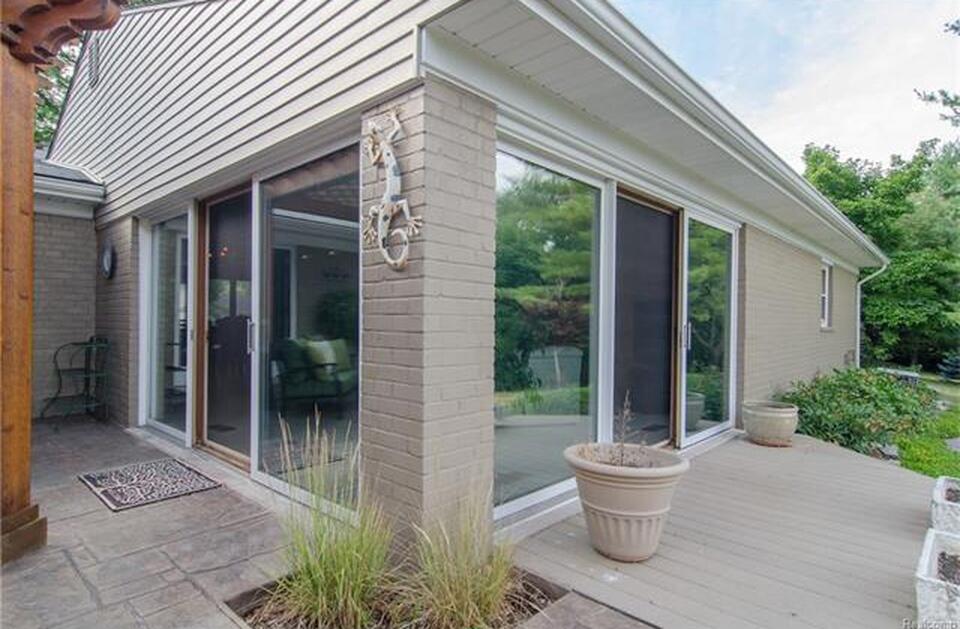 3275 Chickering Lane