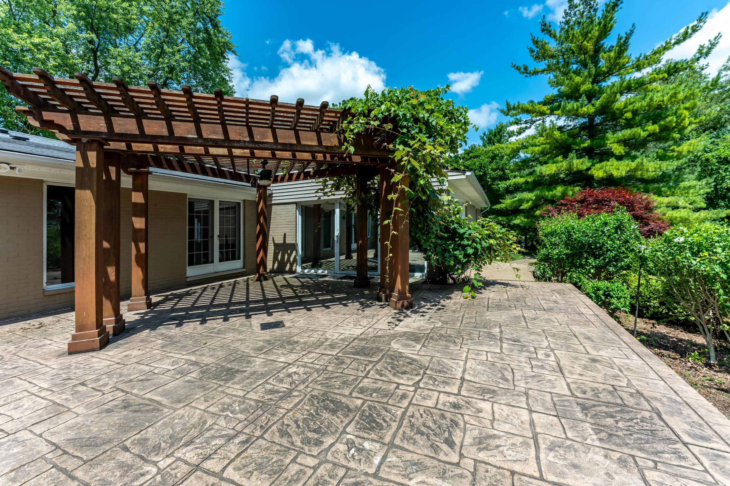3275 Chickering Lane