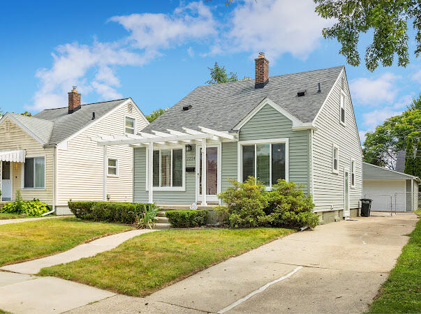 2214 Baxter Avenue