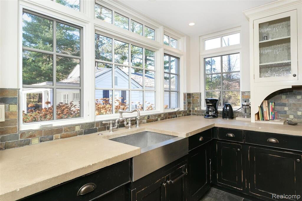 31677 Mountain View Road