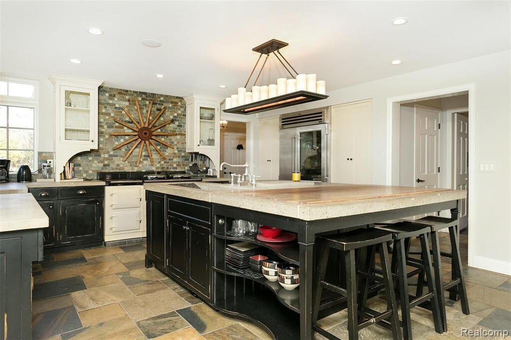 31677 Mountain View Road