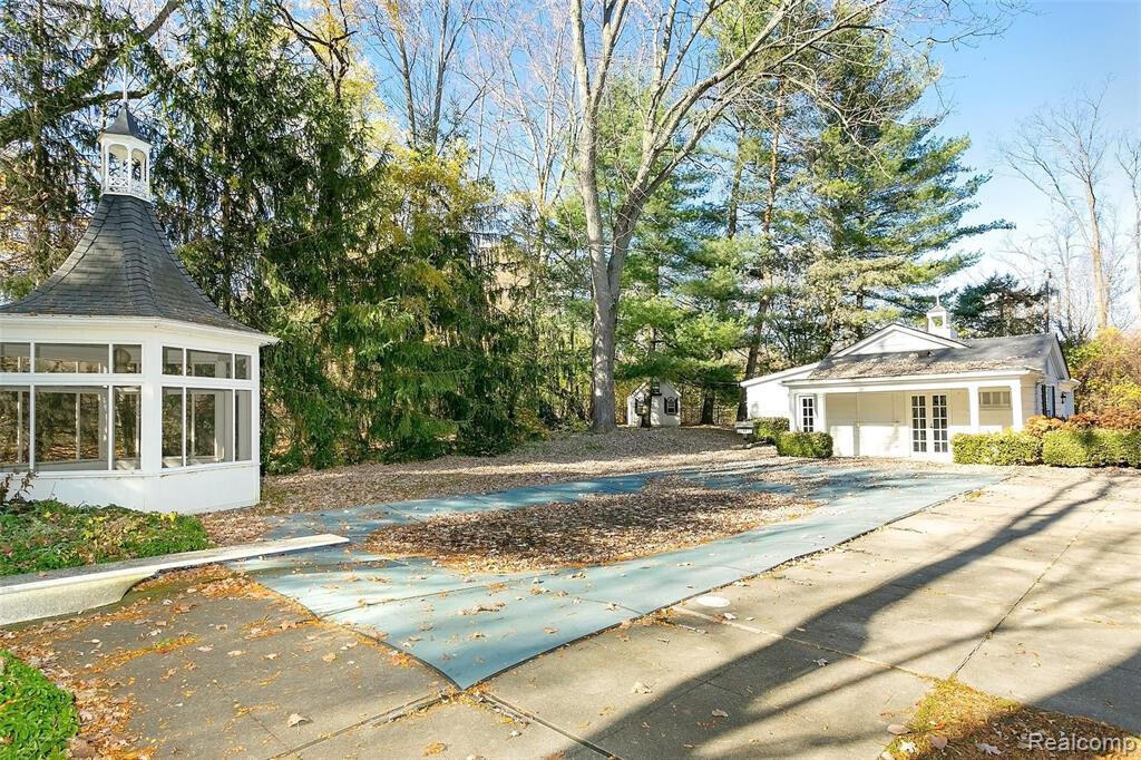 31677 Mountain View Road