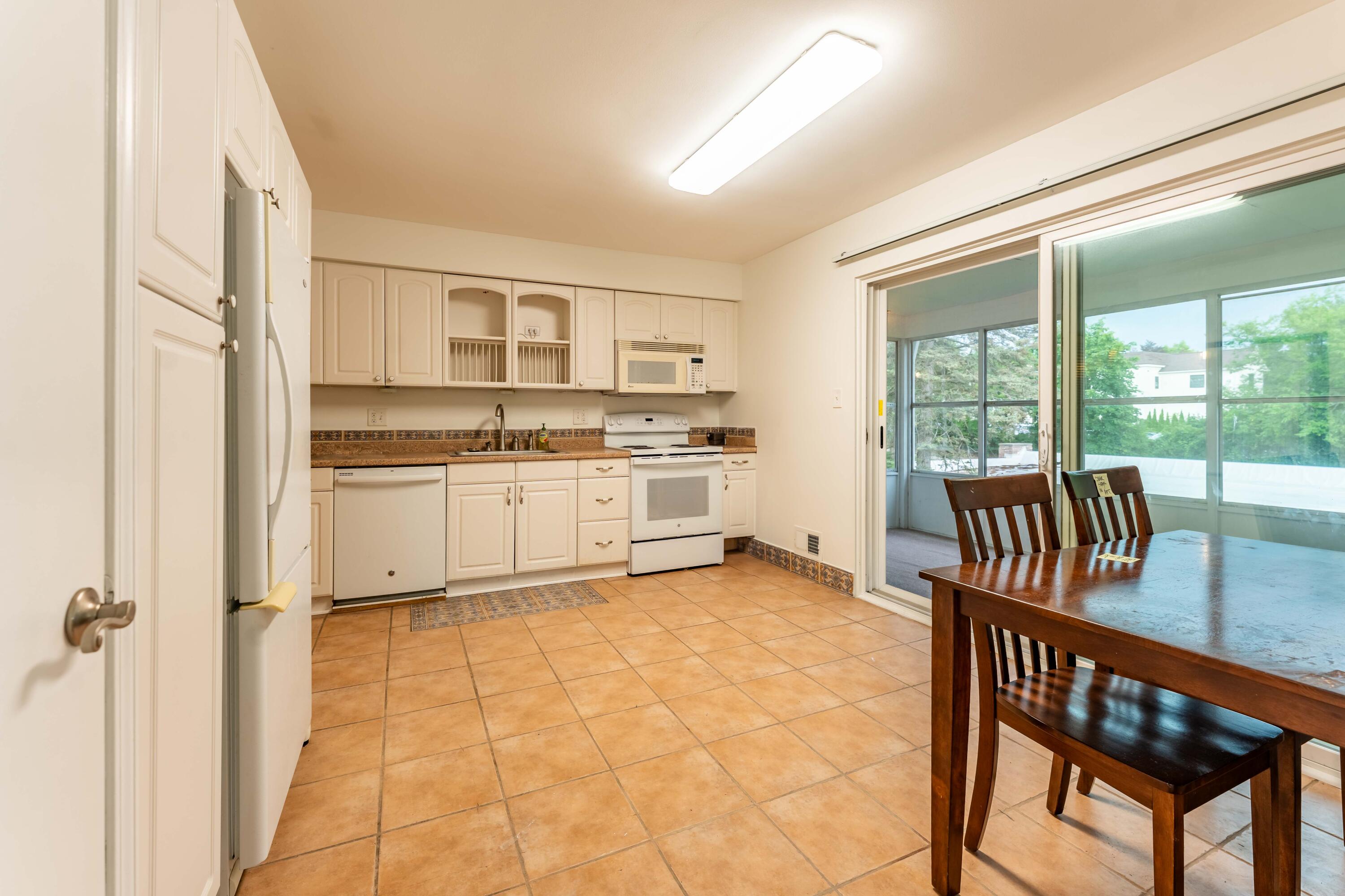 150 E Long Lake Road
