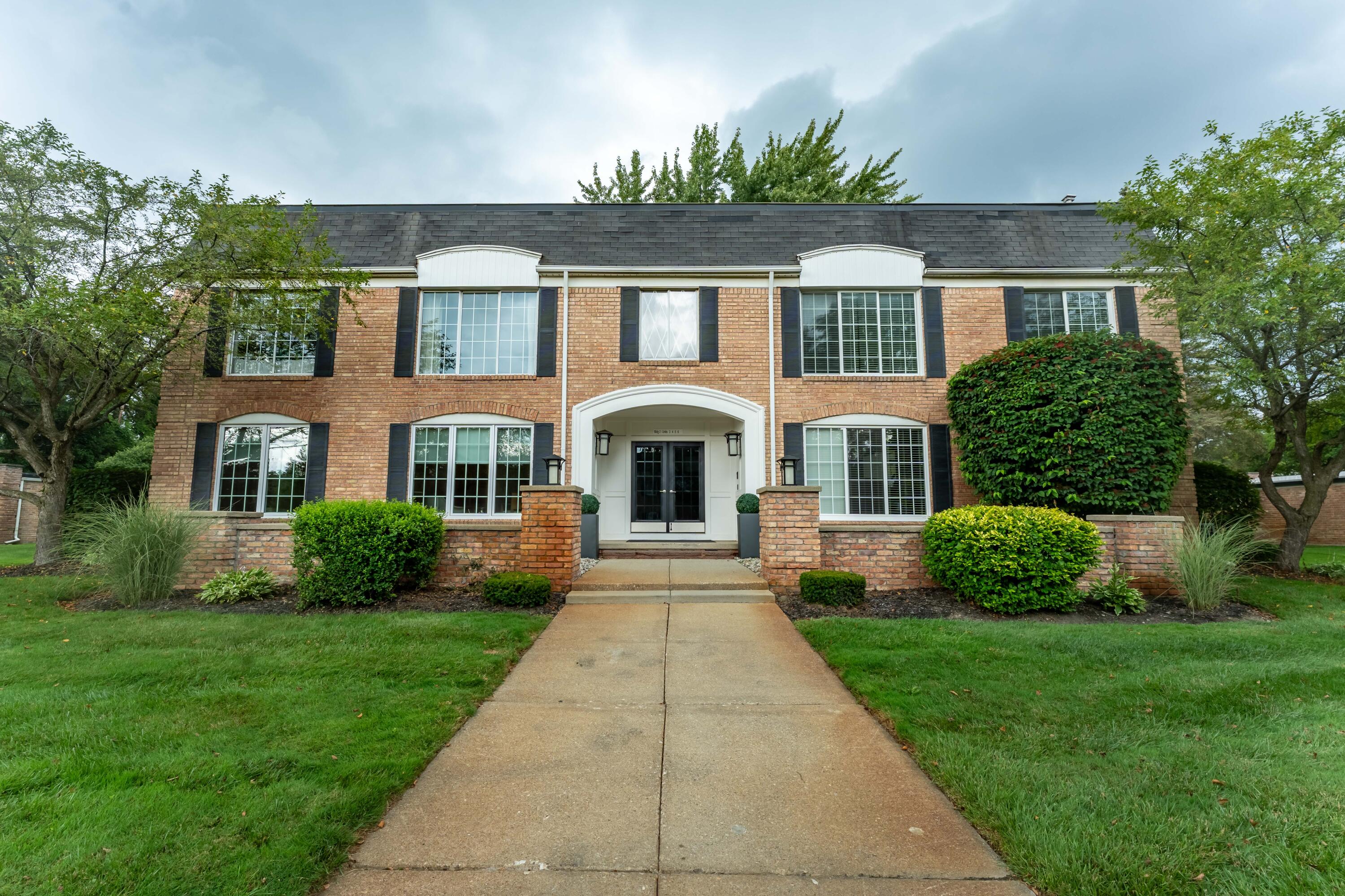 150 E Long Lake Road