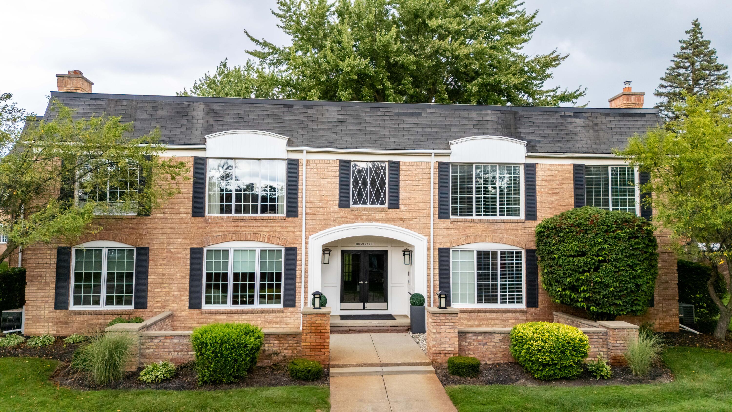 150 E Long Lake Road