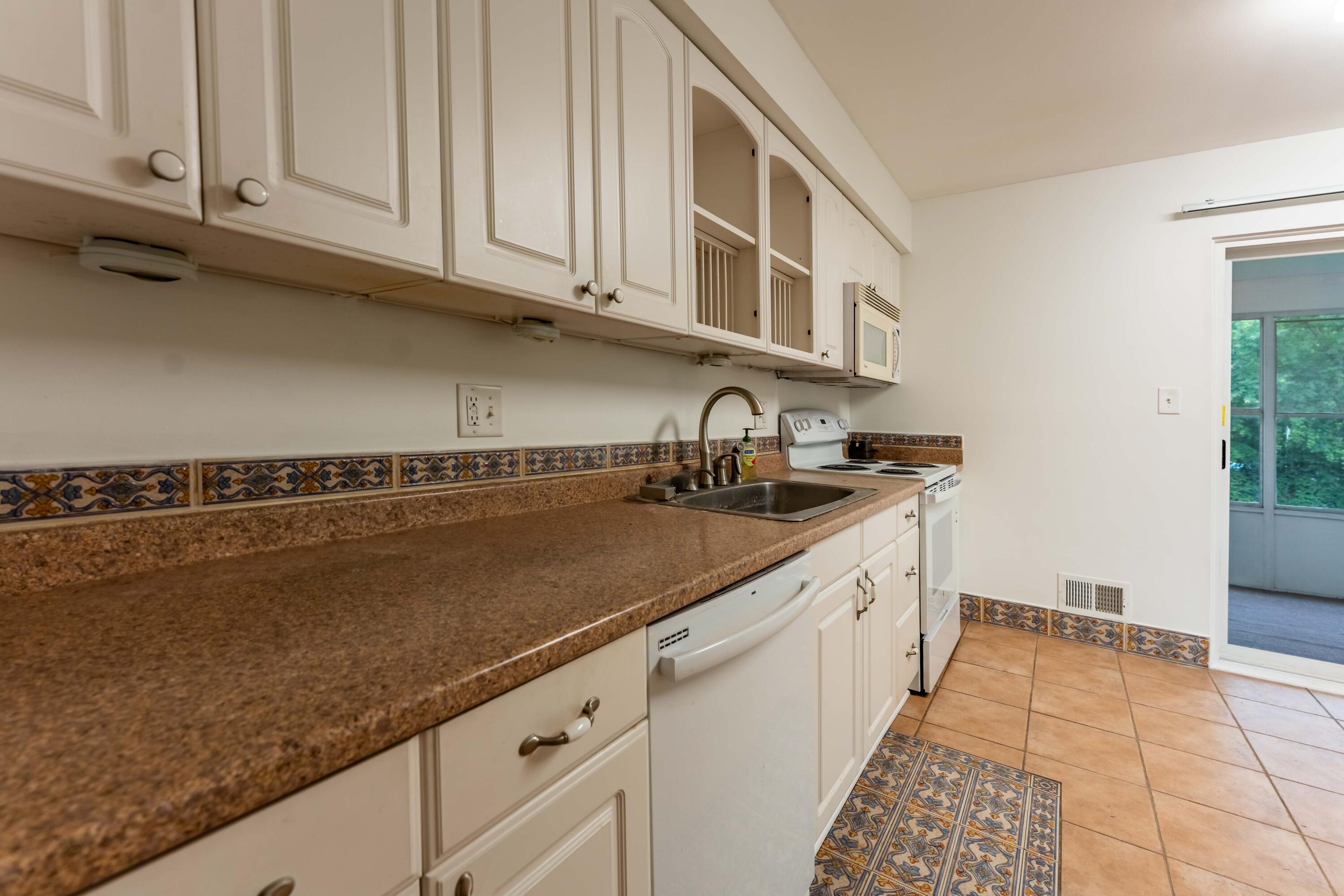 150 E Long Lake Road