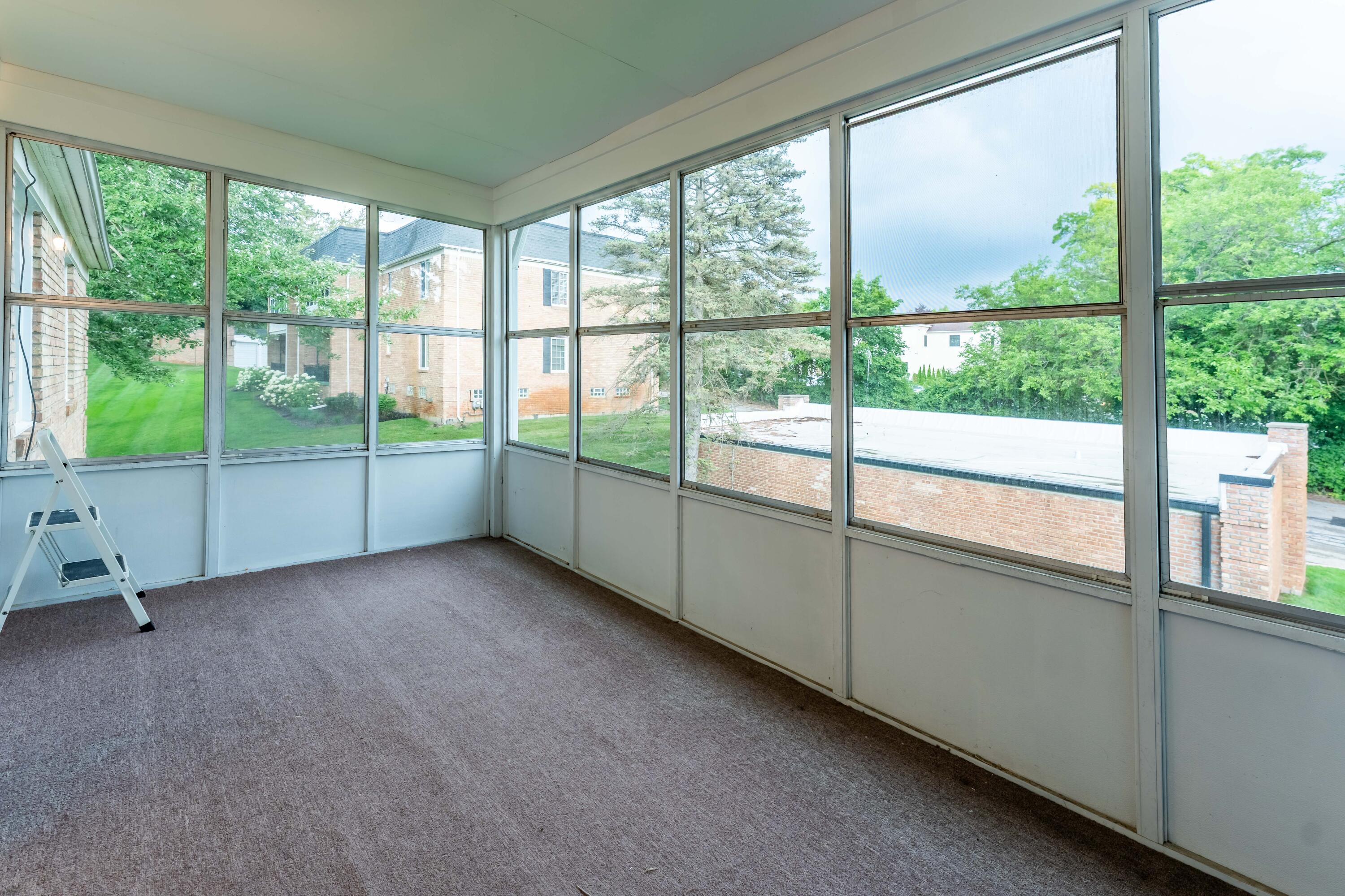 150 E Long Lake Road