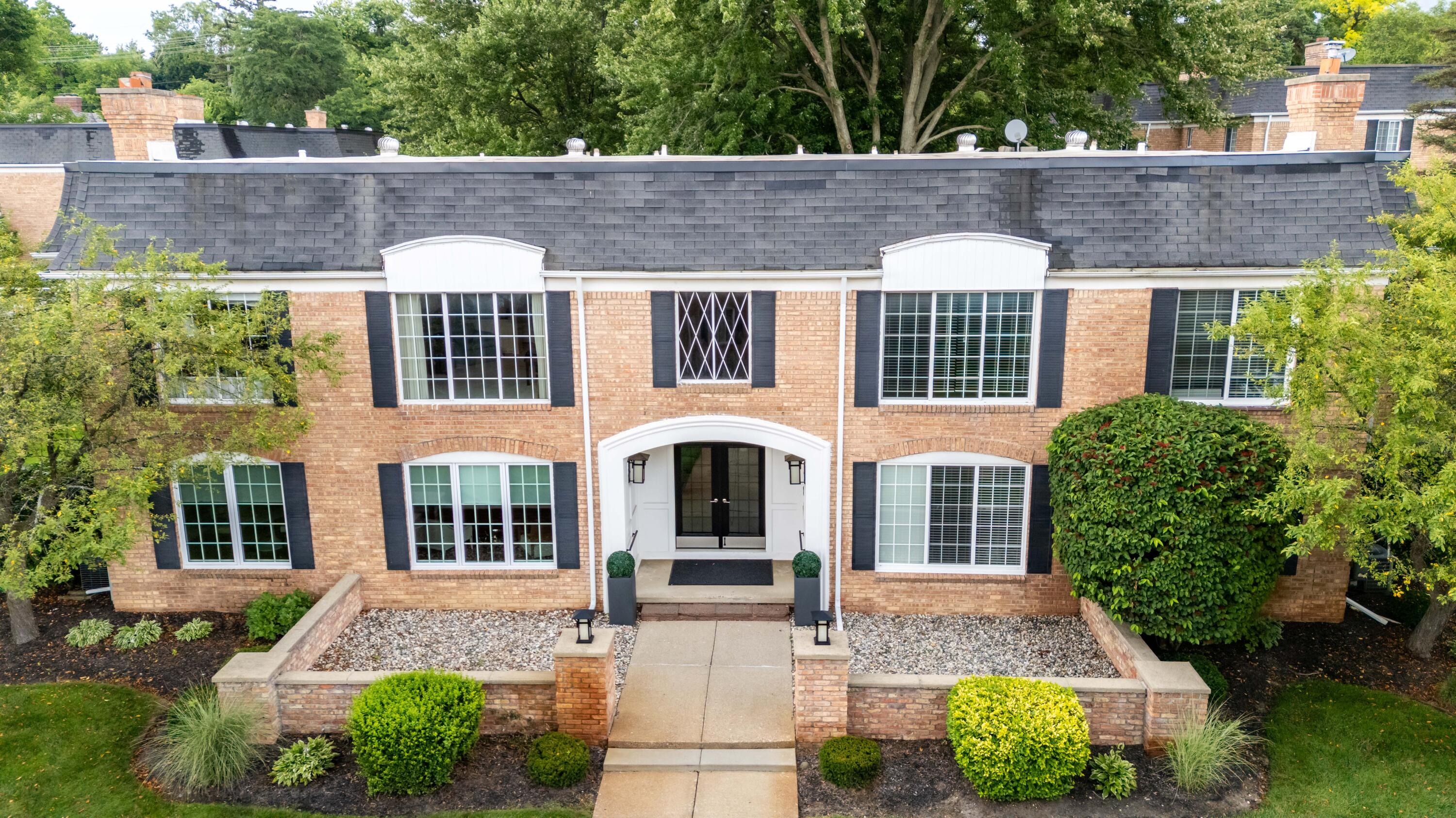 150 E Long Lake Road
