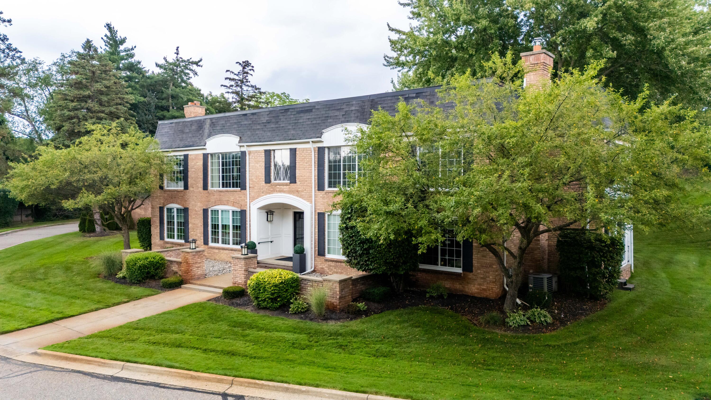 150 E Long Lake Road