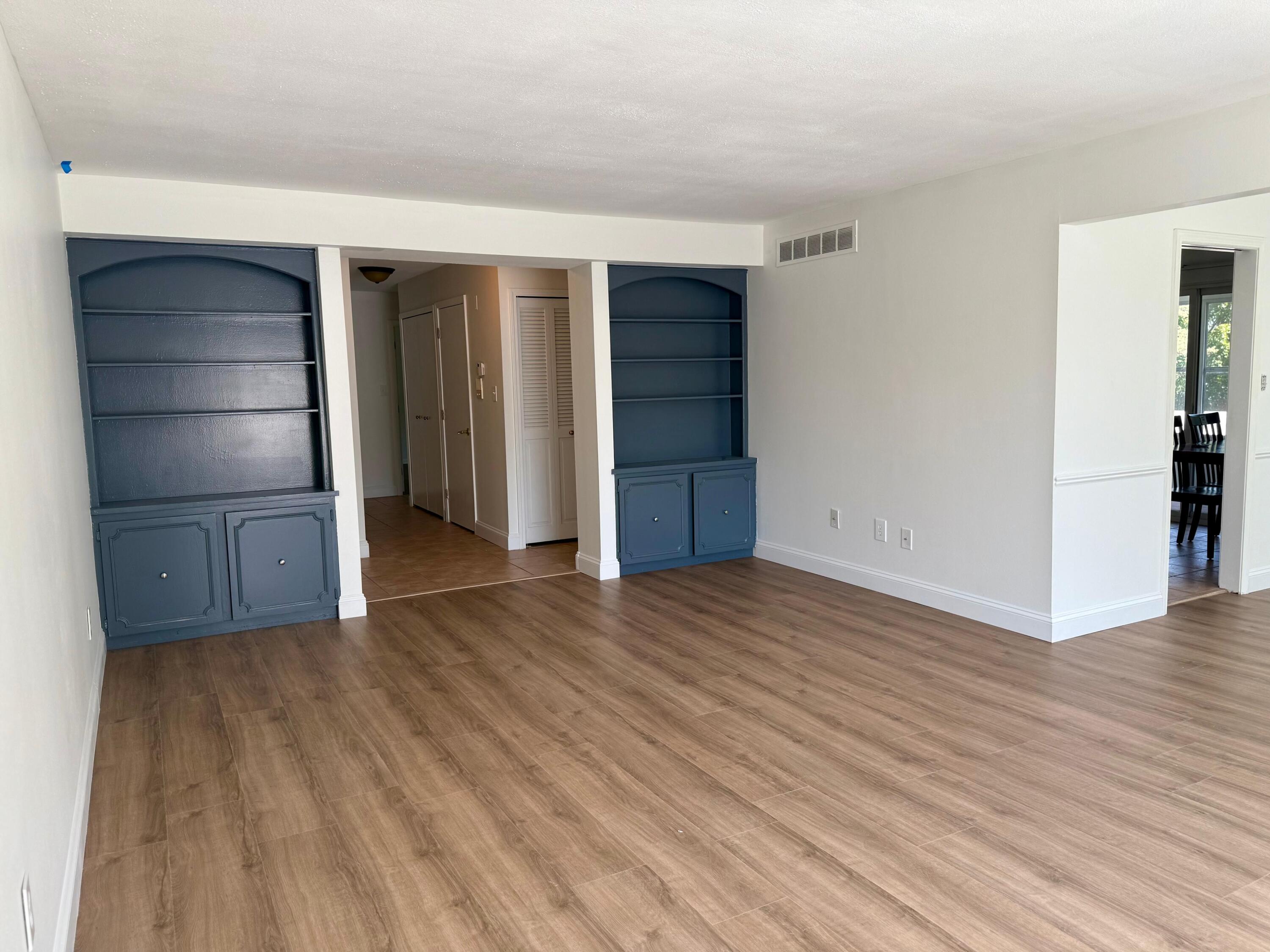 150 E Long Lake Road, 5