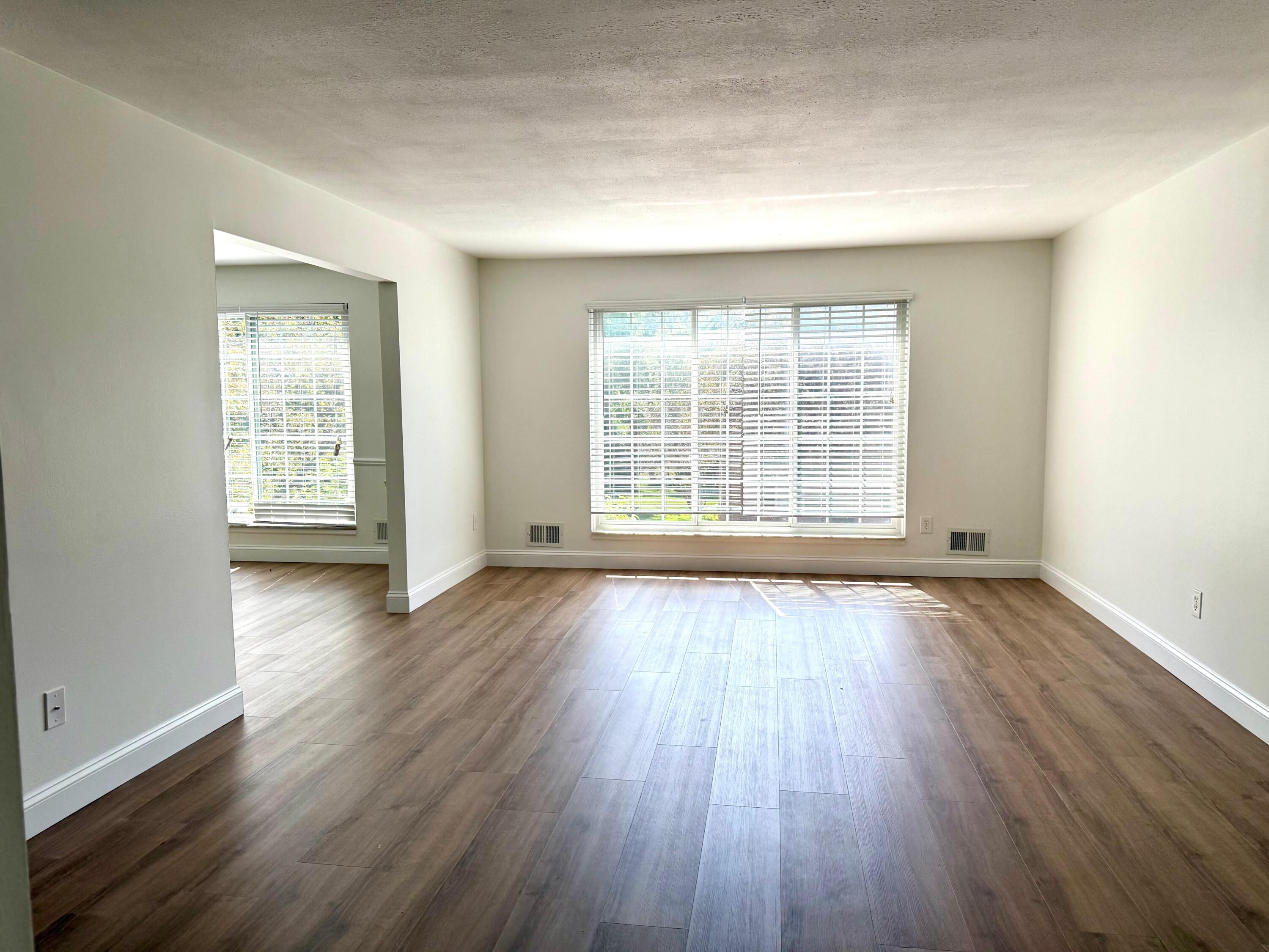 150 E Long Lake Road, 5