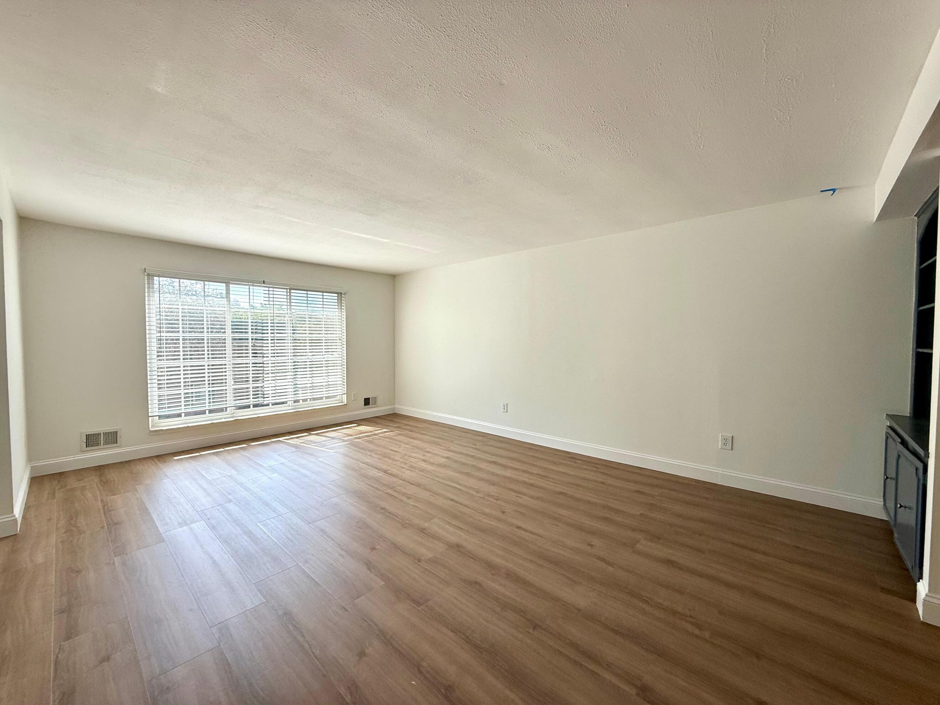 150 E Long Lake Road, 5