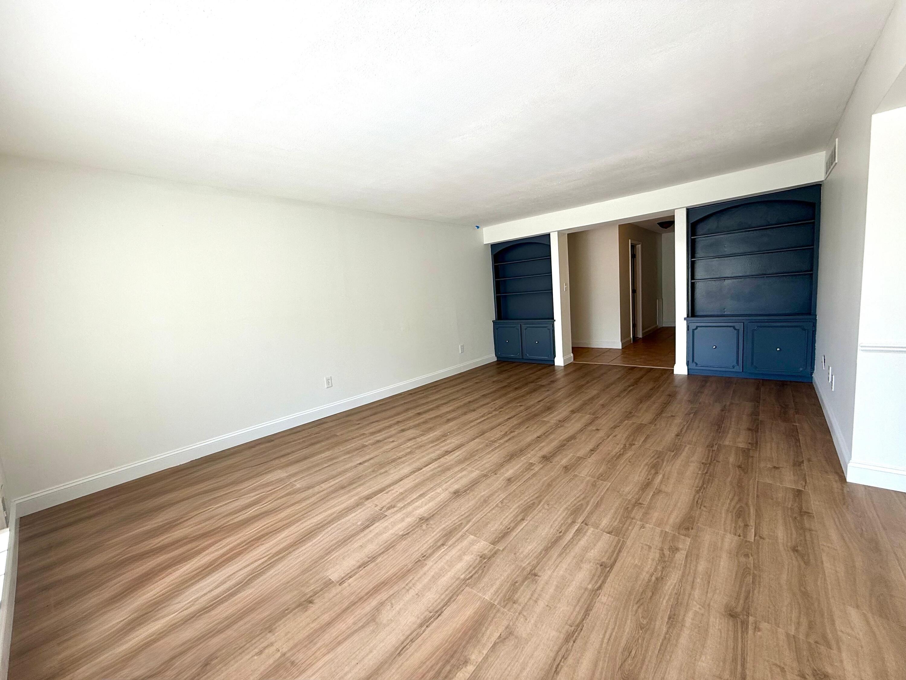 150 E Long Lake Road, 5