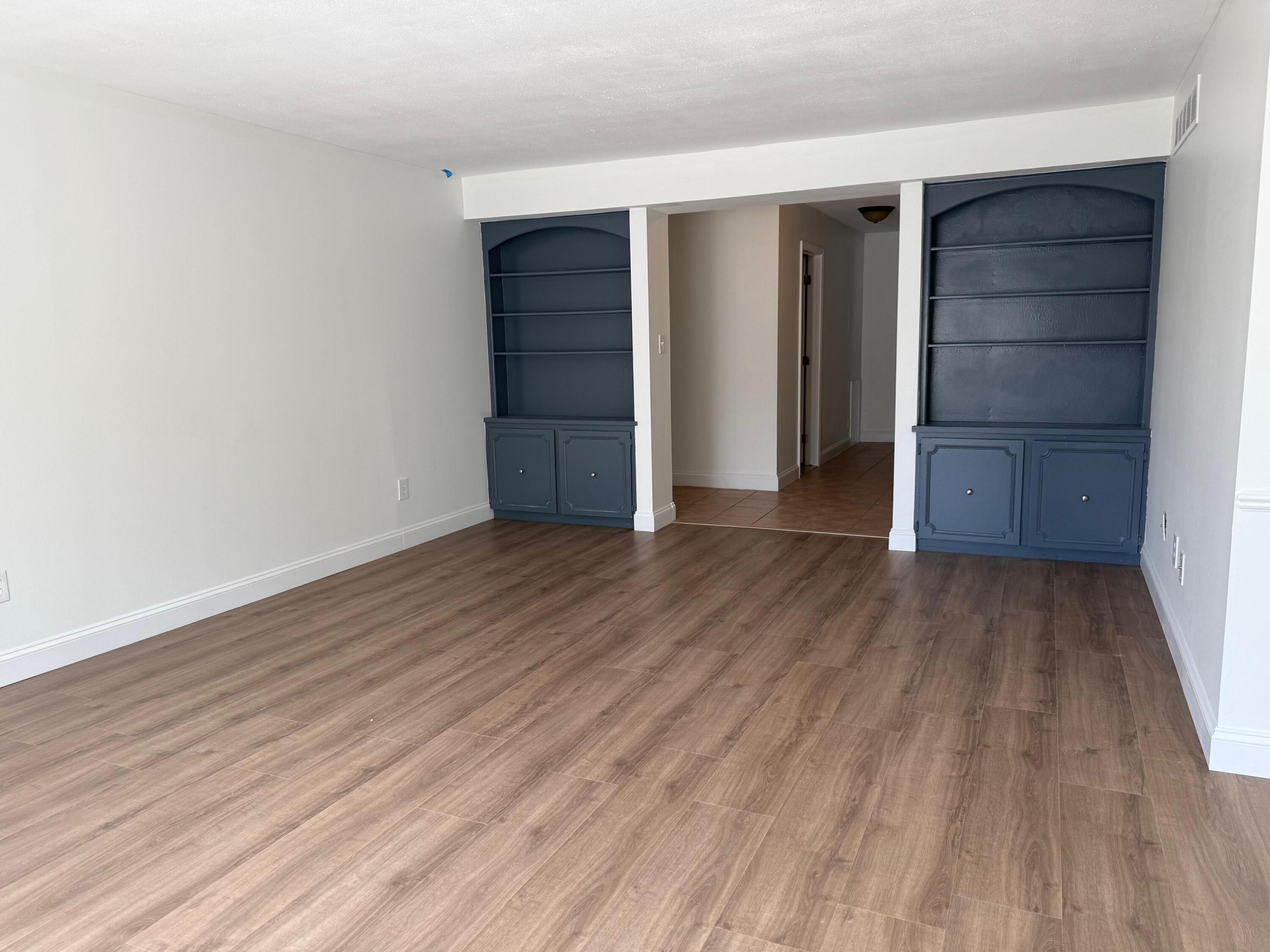 150 E Long Lake Road, 5