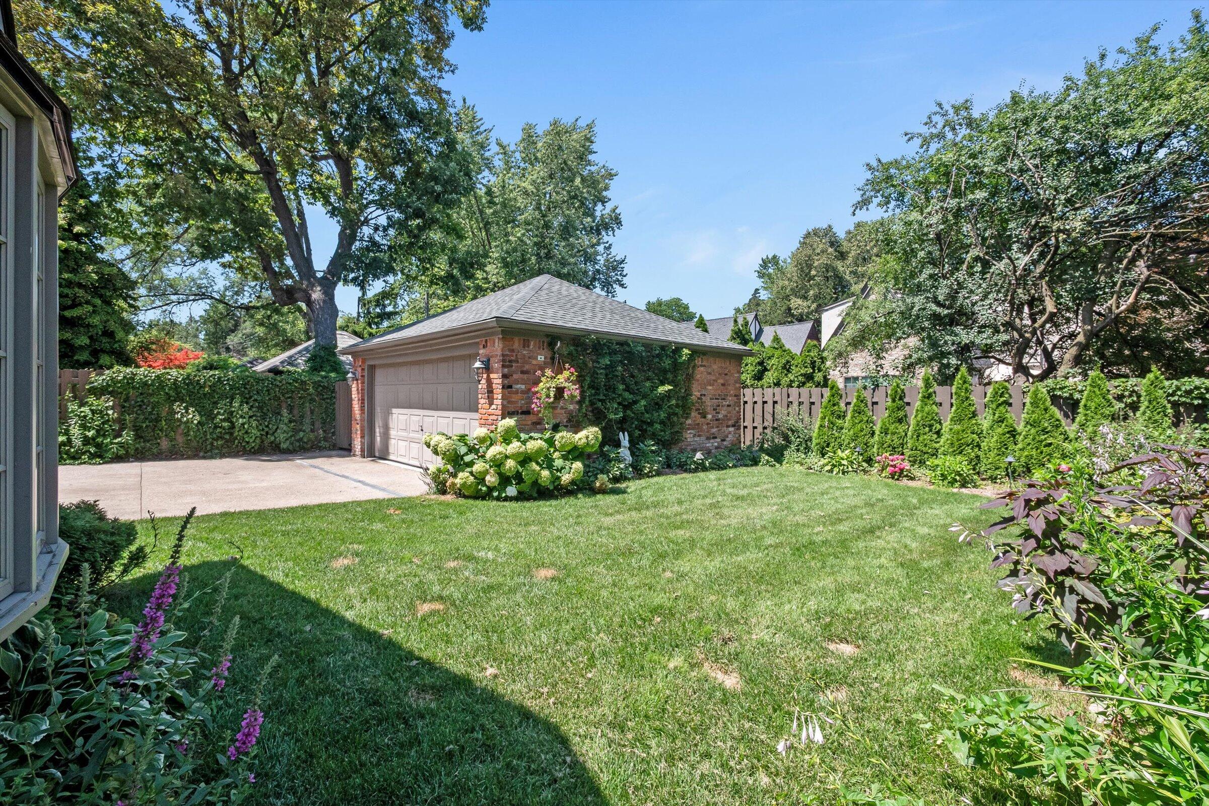8286 Huntington Road