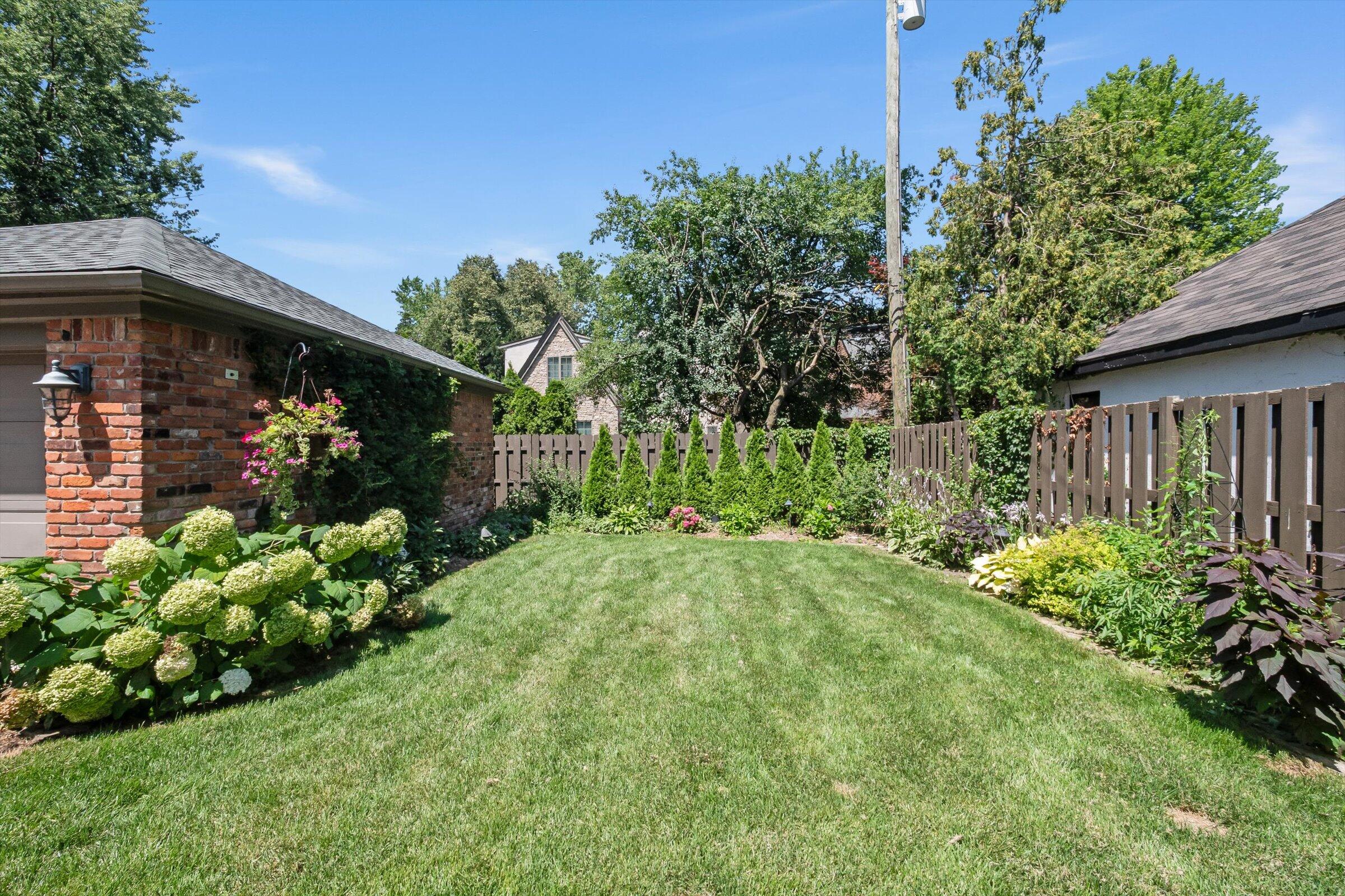 8286 Huntington Road
